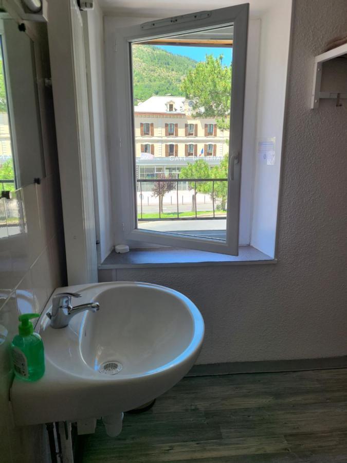Hotel De La Gare Briancon  Exterior photo