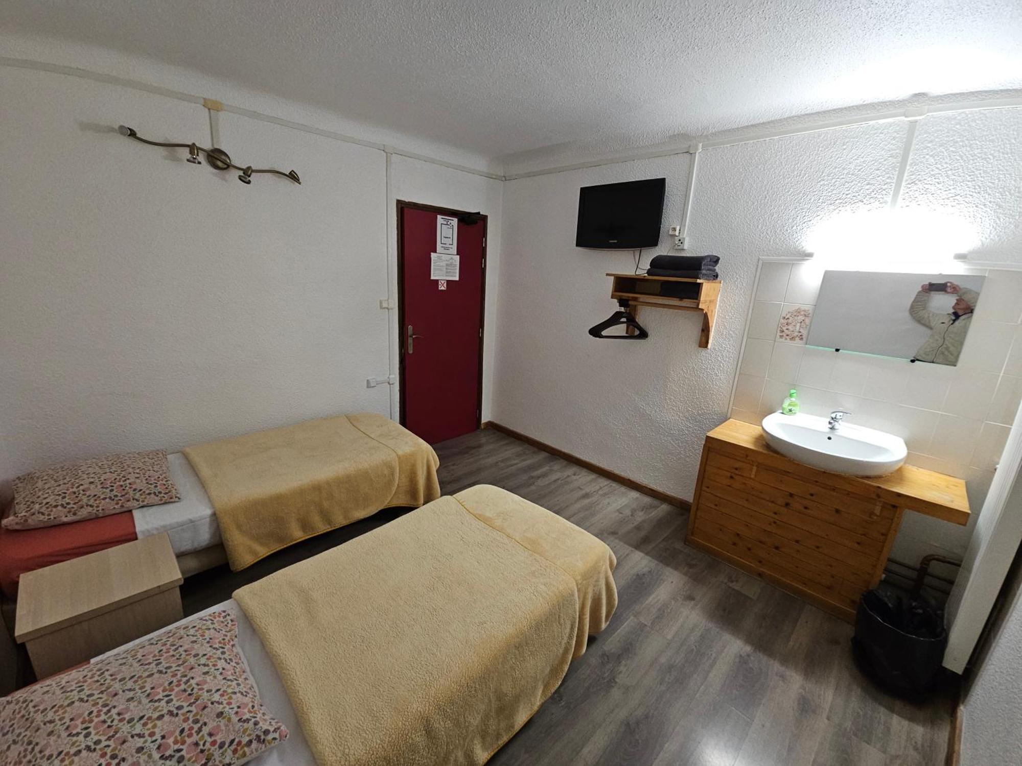 Hotel De La Gare Briancon  Exterior photo